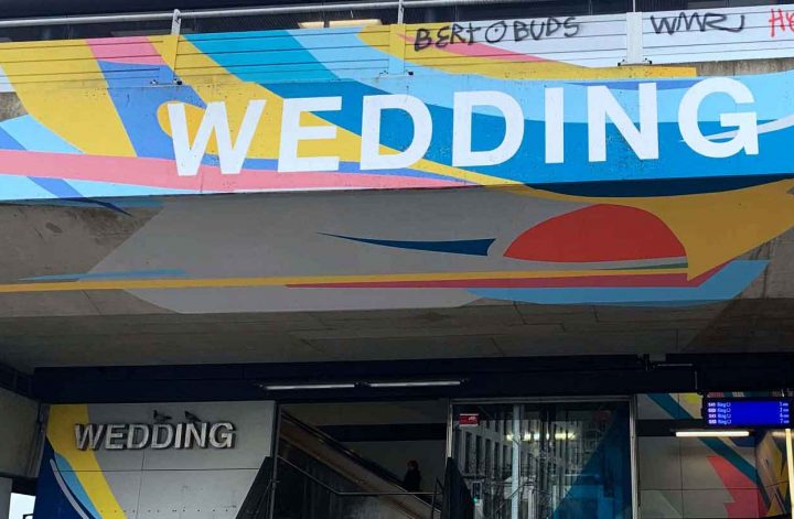 Schriftzug Eingang zum S-Bahnhof Wedding